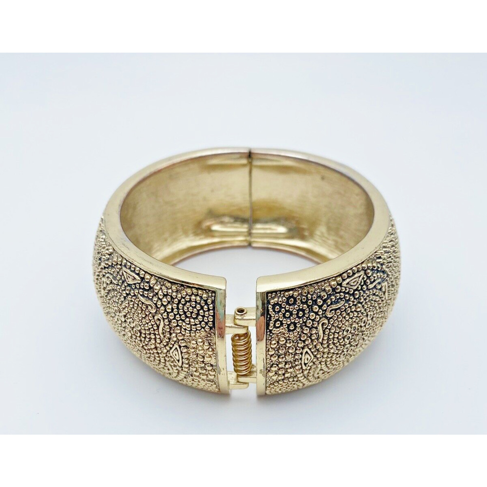 Gold Tone Boho Wide Spring Hinged Bangle Bracelet Metalwork Tribal Bold 7 1/4" - Picture 4 of 8